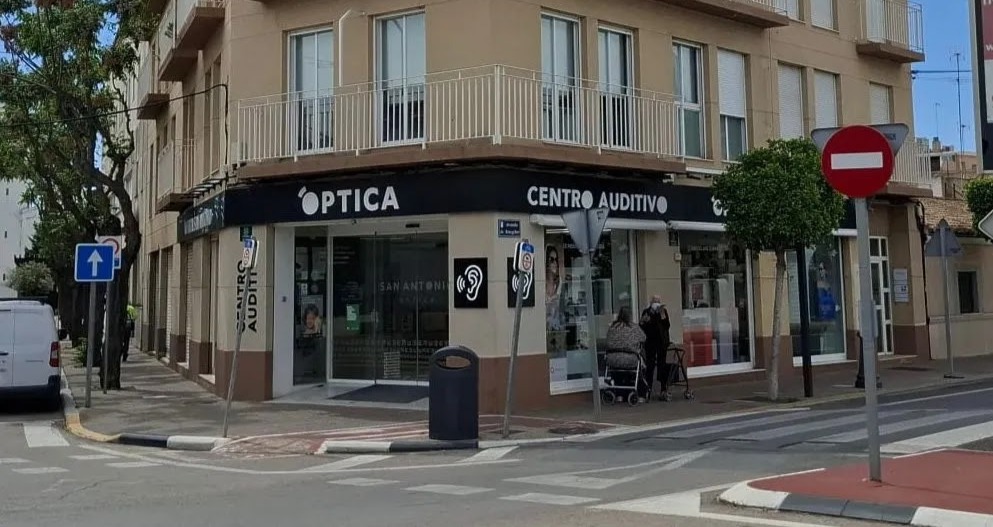 Fachada Óptica San Antonio